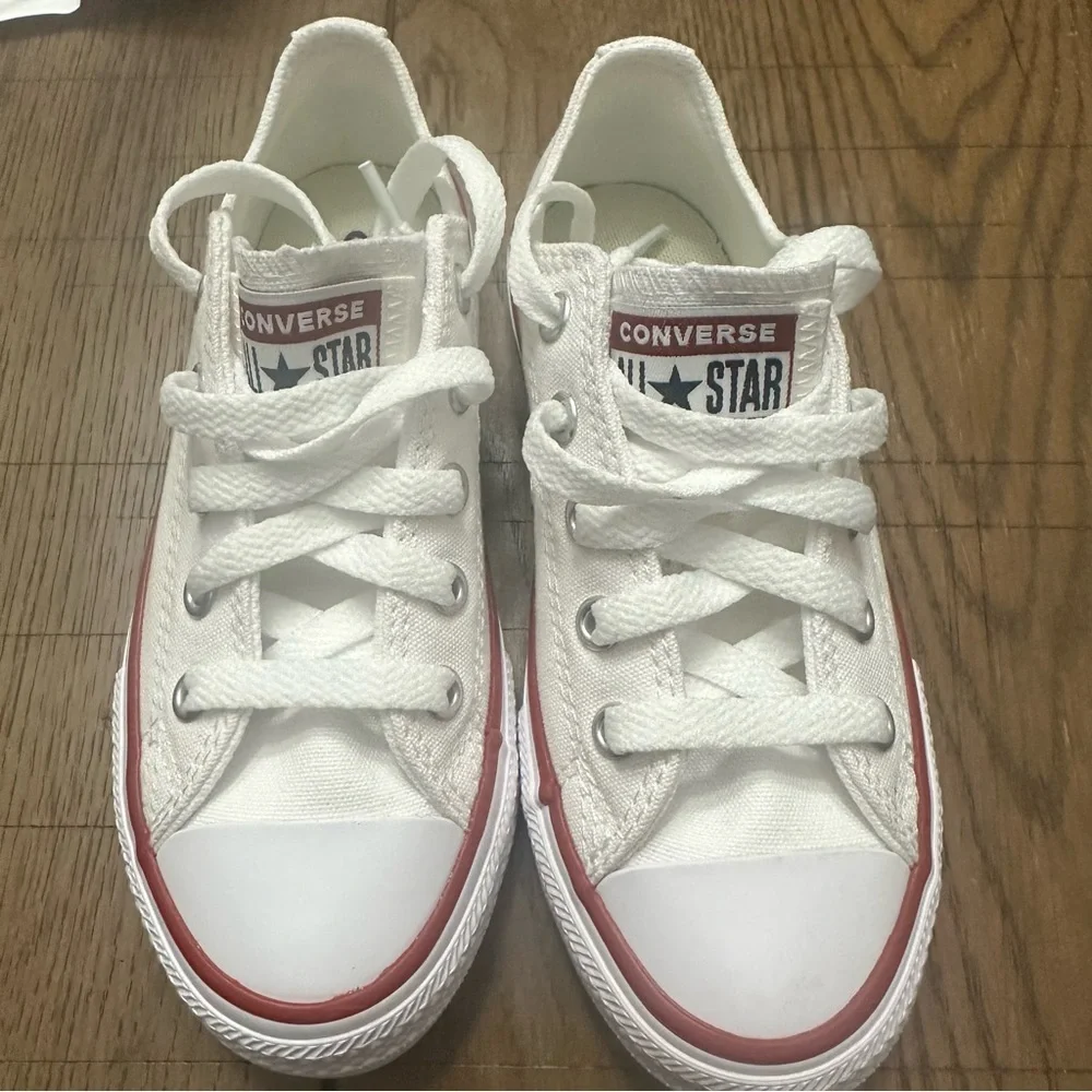 Converse Classic White Chuck Taylors Youth Size 12 NWOB